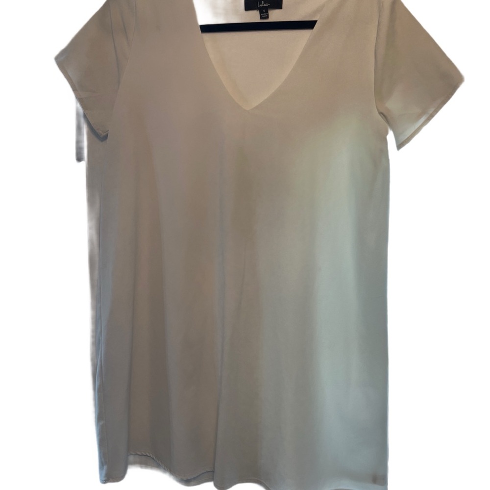 Lulu's Classic White Short Sleeve V-Neck Tee